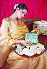 Hastkala Embroidered Festive Clutch For Women