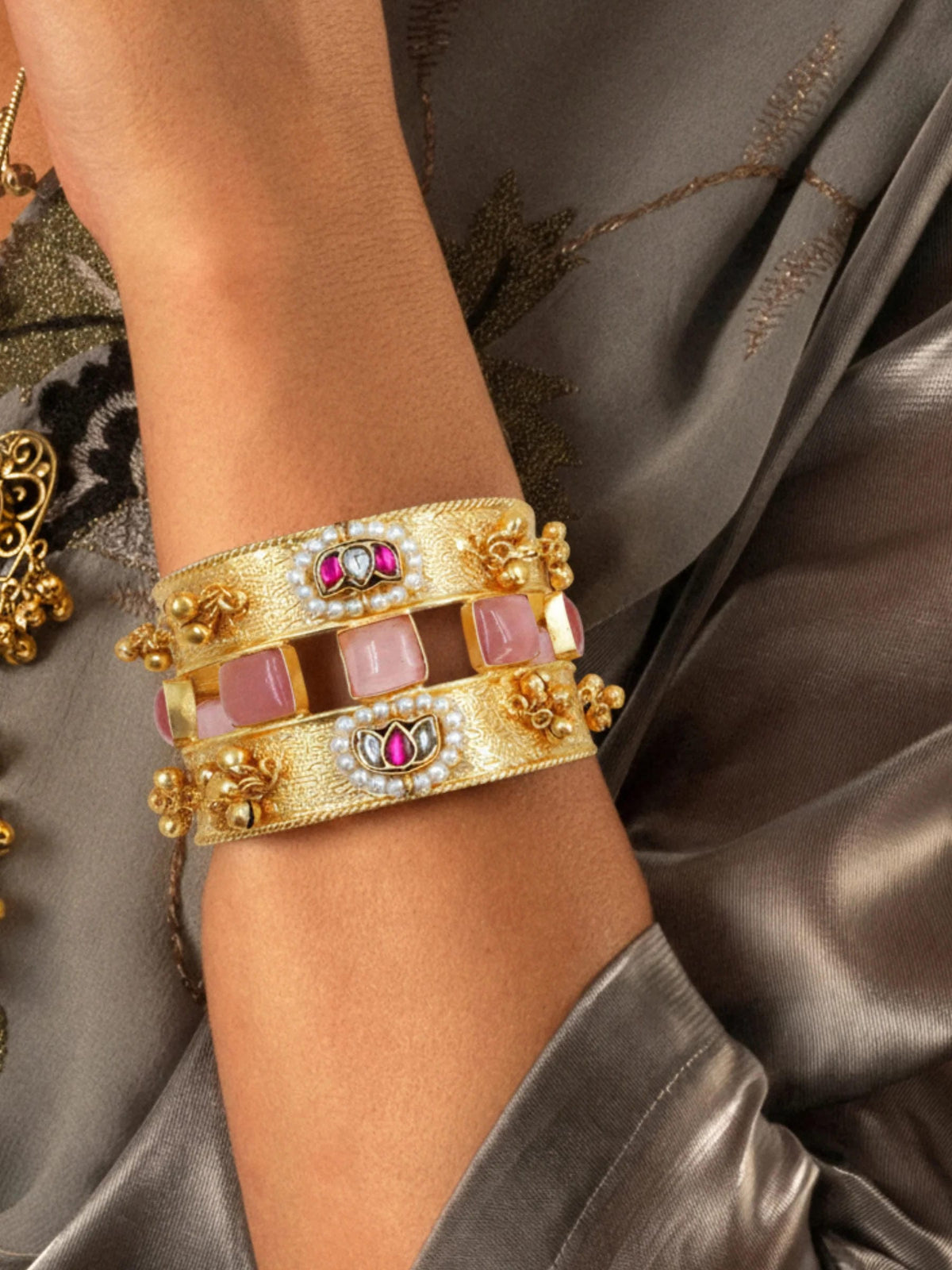 Godavari Kundan Gold Plated Handuff