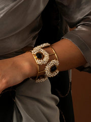 Akarna Pearl Handcuff