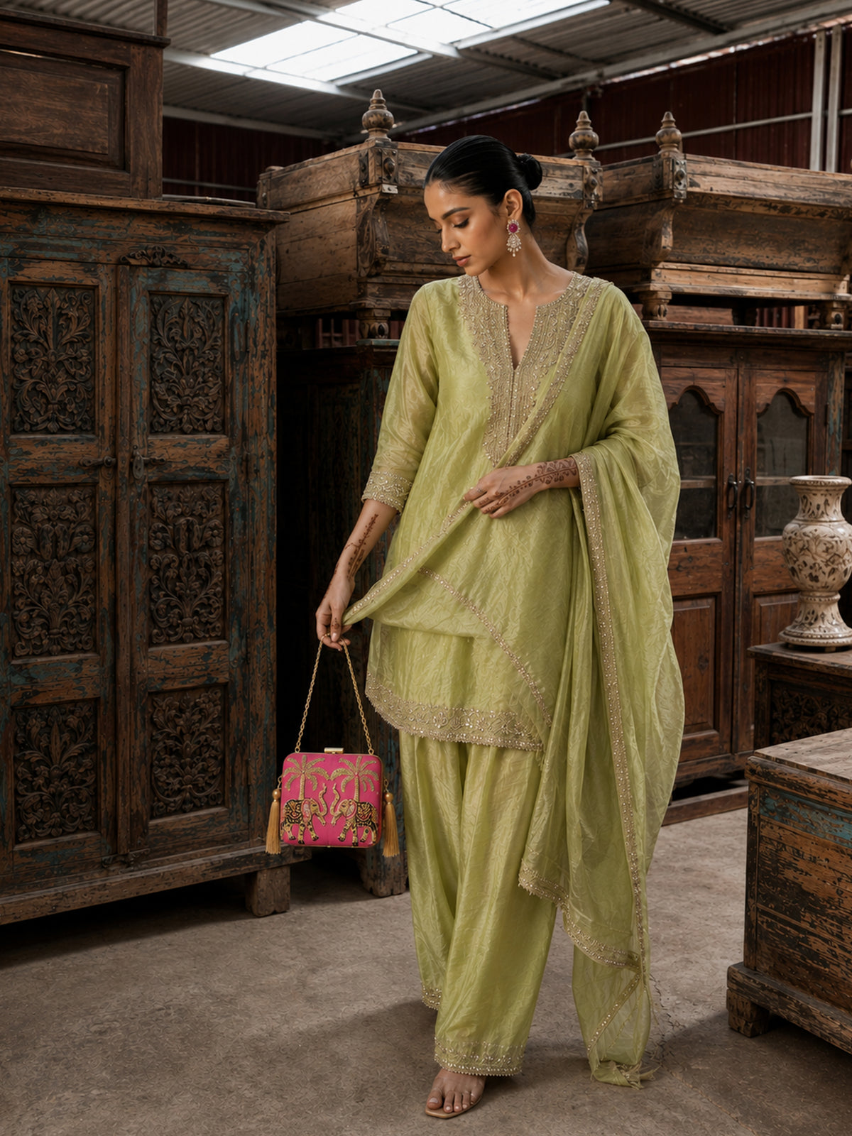Haathi Bageecha Clutch